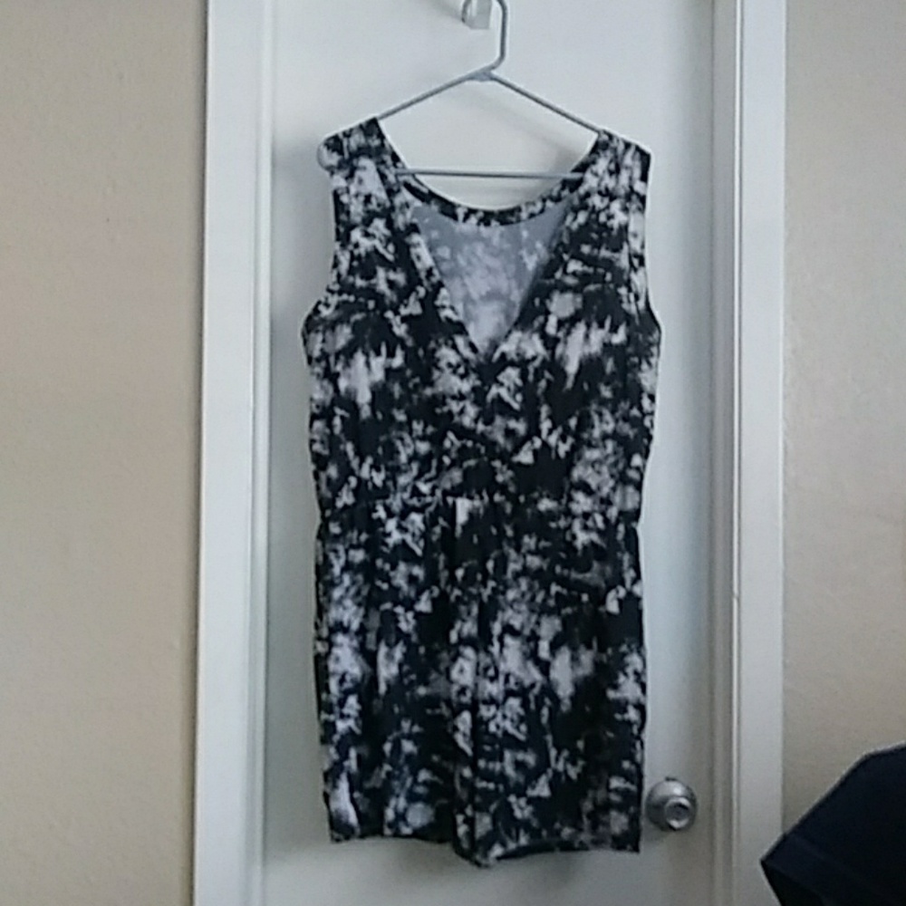 Black and white jumper